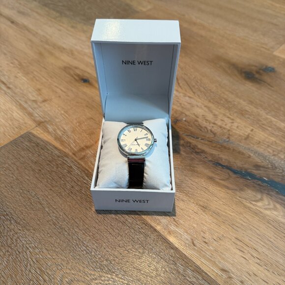 Nine West Women's Classic Silver & Black Watch NWT - Picture 7 of 13